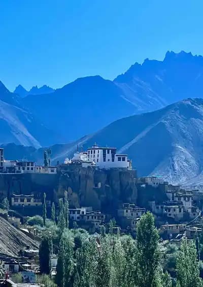 Monastère de Lamayuru au Ladakh – Voyage à moto dans l’Himalaya Monastère de Lamayuru au Ladakh, au cœur de l’Himalaya indien